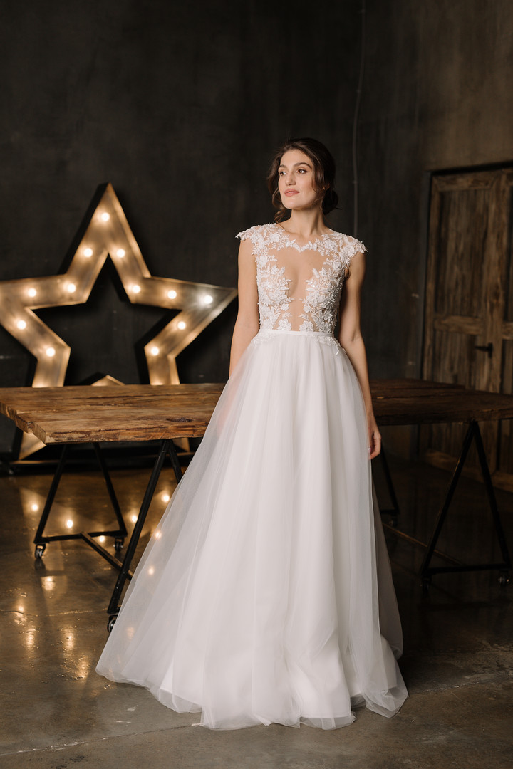 Liliana gown, 2019, couture, dress, bridal, off-white, lace, A-line, tulle, discount, sale