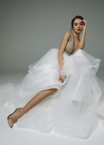 Marian gown, 2019, couture, dress, bridal, off-white, tulle, embroidery, train, A-line