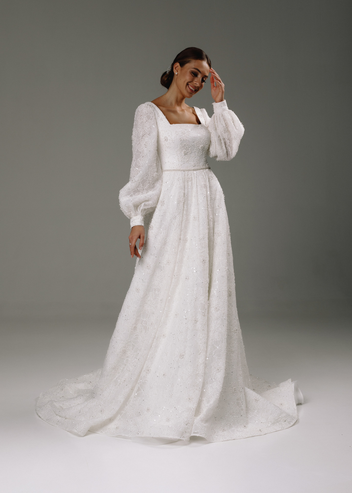 Платье Бьянка, 2020, одежда, платье, свадебное, молочно-белый, кружево, А-силуэт, вышивка, рукава, шлейф