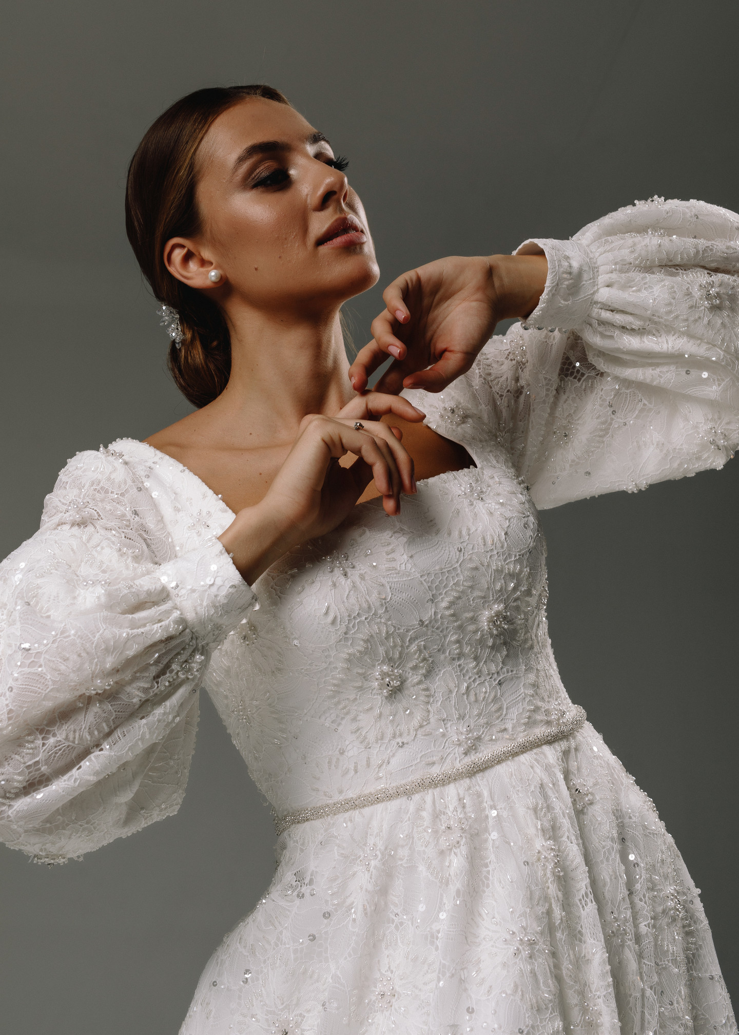 Платье Бьянка, 2020, одежда, платье, свадебное, молочно-белый, кружево, А-силуэт, вышивка, рукава, шлейф