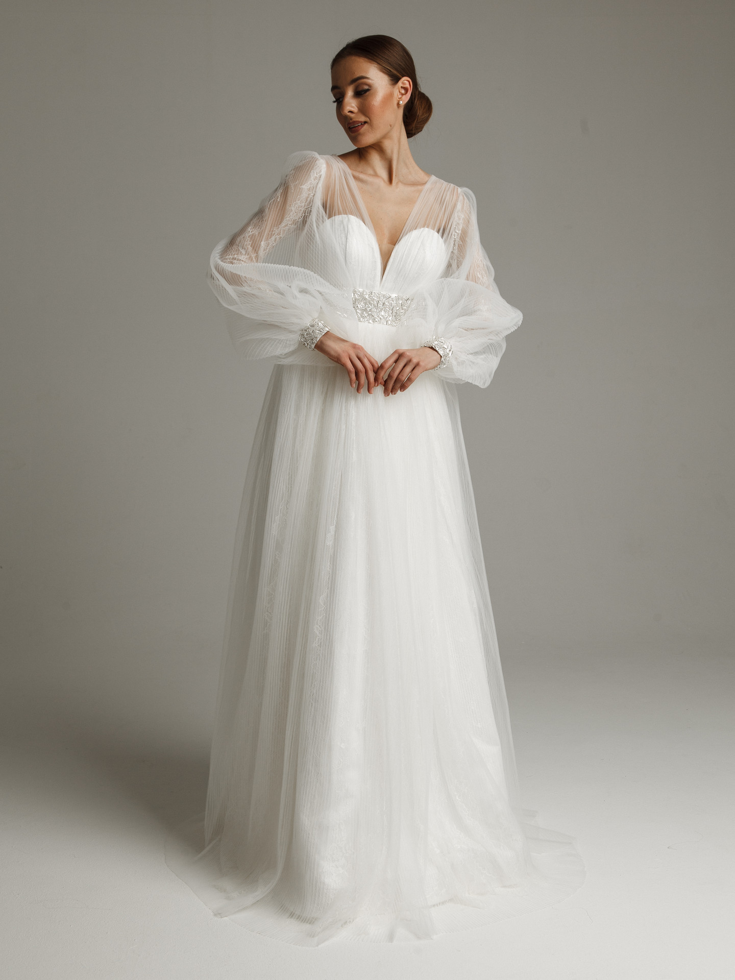 Платье Лорет, 2021, одежда, платье, свадебное, молочно-белый, кружево, А-силуэт, вышивка, рукава, скидка, распродажа, архив