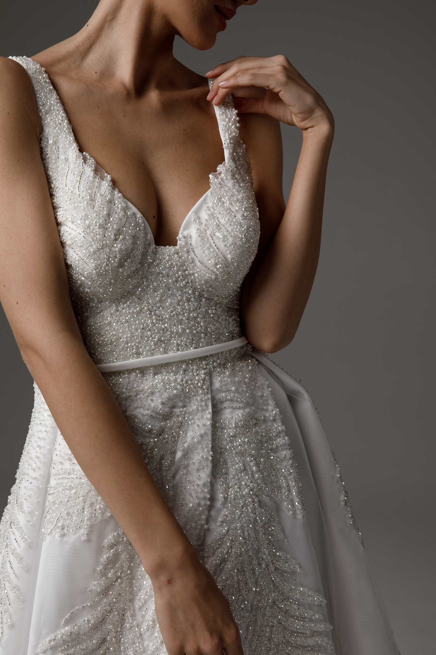Платье Ингрид, 2021, одежда, платье, свадебное, молочно-белый, атлас, вышивка, А-силуэт, шлейф, архив