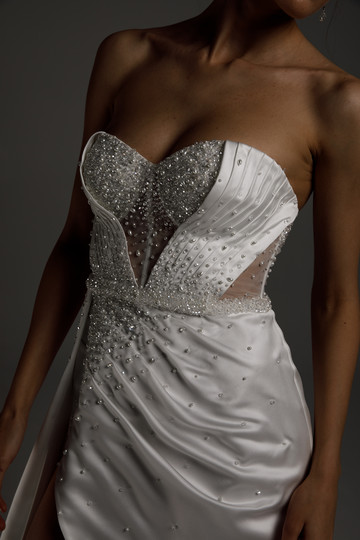 Платье Вилма, 2021, одежда, платье, свадебное, молочно-белый, атлас, вышивка, прямой силуэт, шлейф