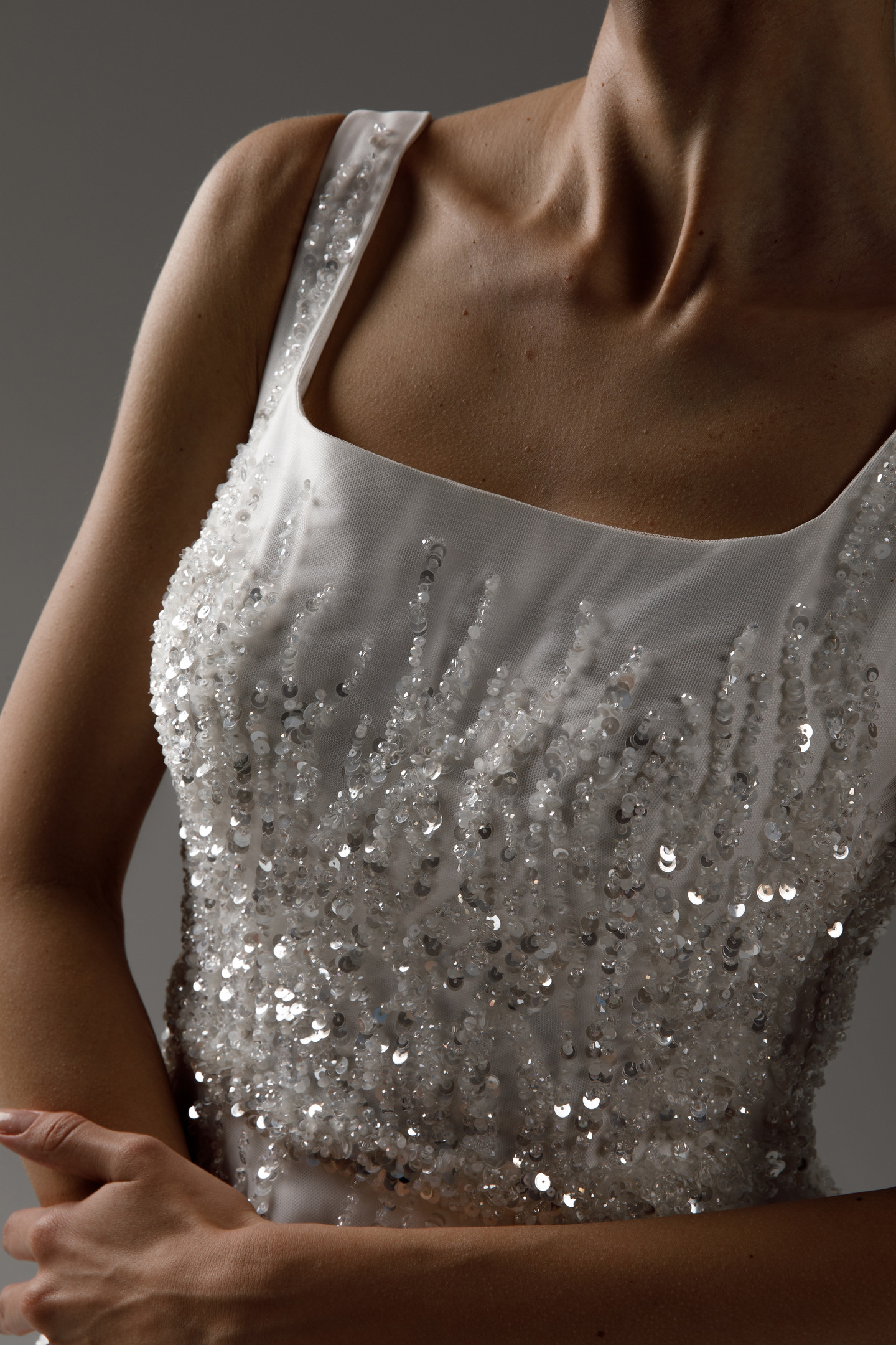 Платье Хильда, 2021, одежда, платье, свадебное, молочно-белый, атлас, вышивка, А-силуэт, шлейф