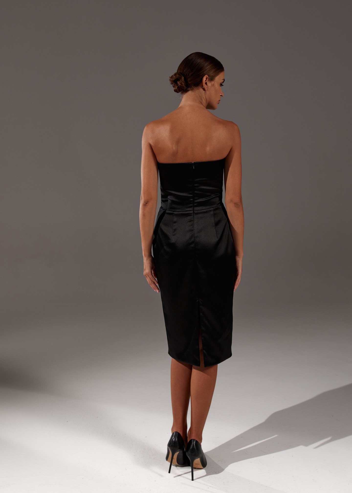 Платье Пион, 2021, одежда, платье, вечернее, черный, вышивка, прямой силуэт