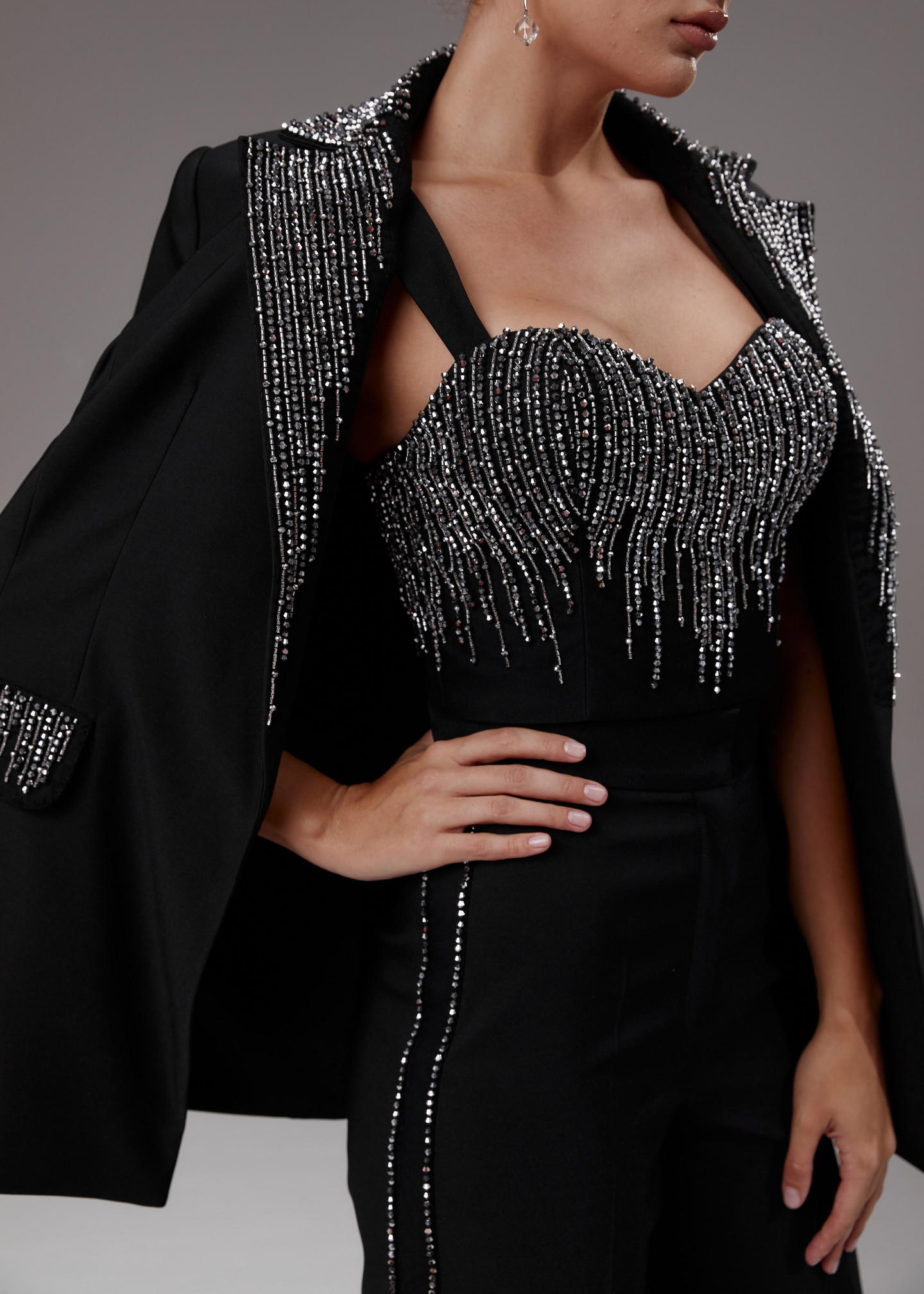 Жакет с вышивкой, 2023, одежда, жакет, вечернее, черный, черный костюм расшитый серебром, вышивка, серебряный, рукава